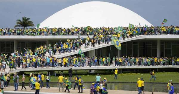 assalto-al-parlamento-in-brasile,-migliaia-di-sostenitori-di-bolsonaro-invadono-gli-edifici-governativi-–-il-riformista