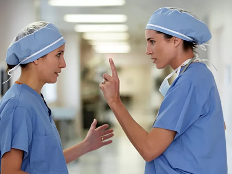 i-medici-di-polla-minacciano-ritorsioni-nei-confronti-degli-infermieri-per-la-compartecipazione-nelle-responsabilita.