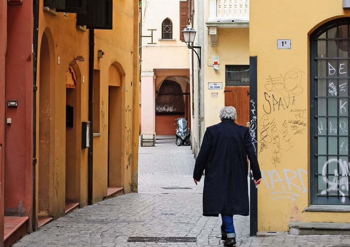 bologna,-la-giunta-pd-mette-al-bando-“patriota”:-nei-nomi-delle-strade-solo-“partigiano”-o-“partigiana”