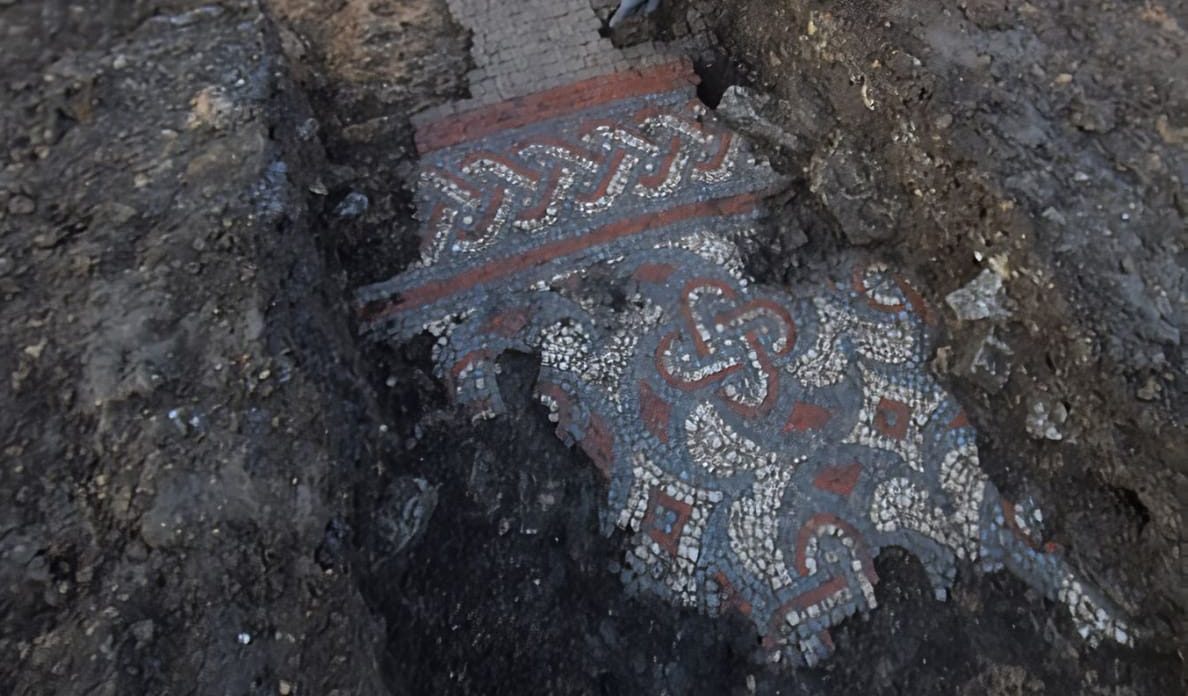inghilterra:-mosaico-romano-riaffiora-dalle-fondamenta-del-supermercato