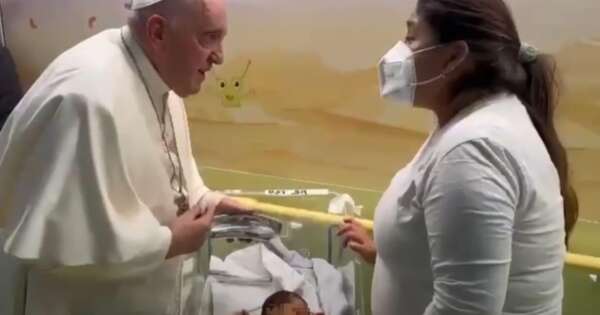 papa-francesco-al-gemelli-visita-i-bimbi-di-oncologia-e-battezza-un-neonato:-regali-e-carezze-per-i-piccoli-pazienti-–-il-riformista